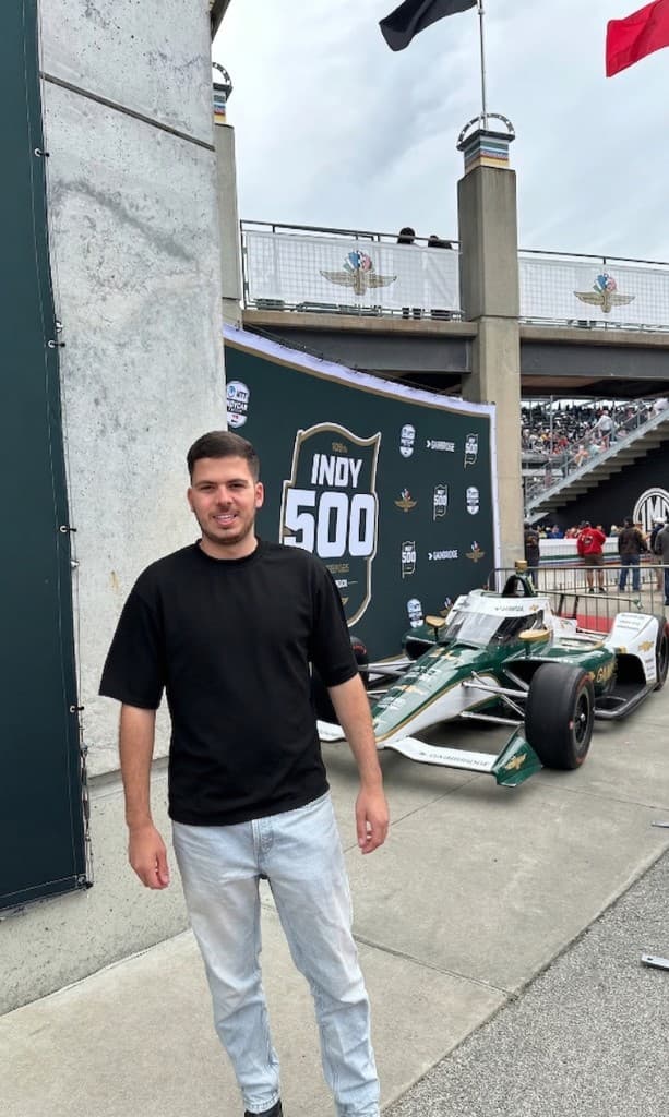 יובל שוסברגר באירוע מרוצים בארה״ב